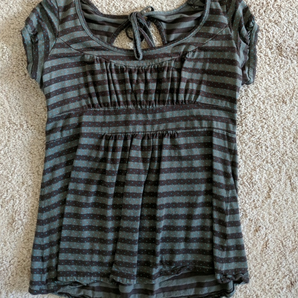 Short sleeve top